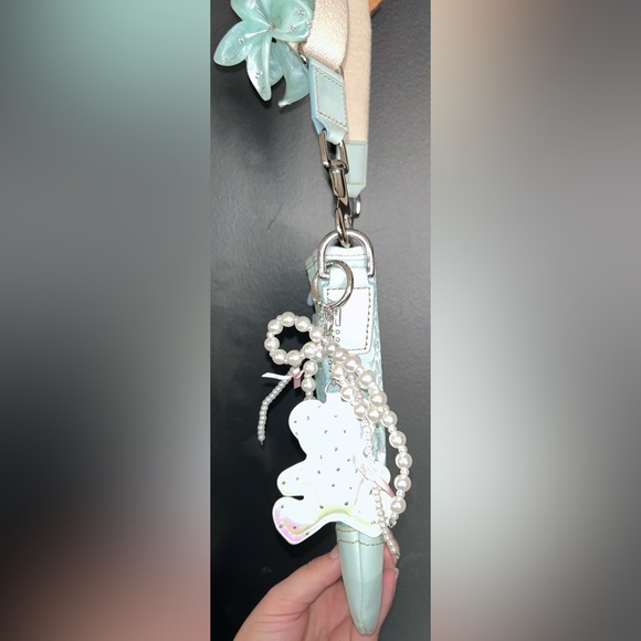 Vintage Coach BabyBlue Signature C crossbody bag with leather trim and Bag Charm - Picture 10 of 16